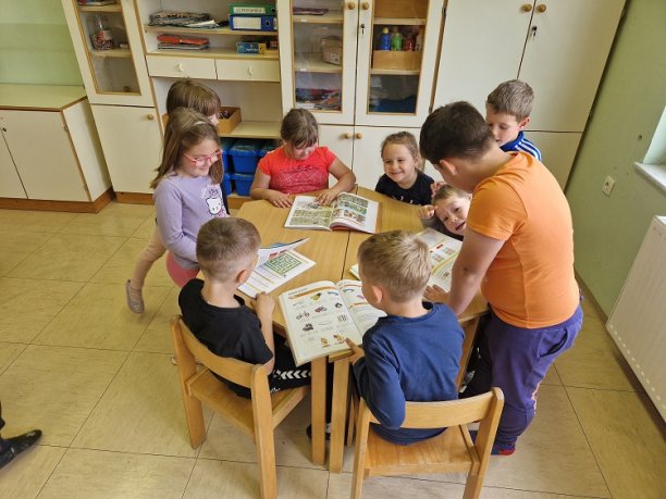 BODOČI PRVOŠOLCI NA OBISKU V ŠOLI STRANICE.