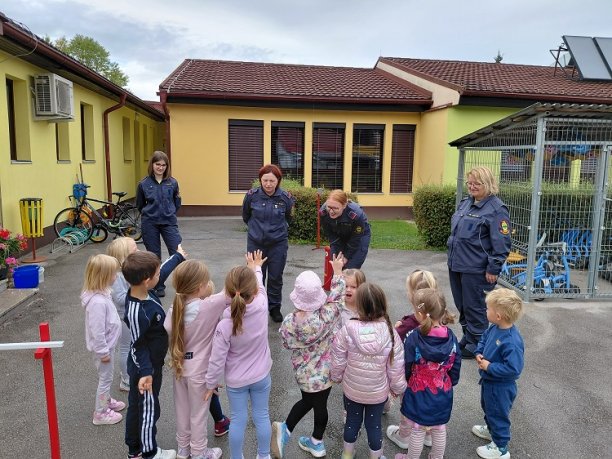 POGUMNI GASILCI RASTEJO ŽE V VRTCU!