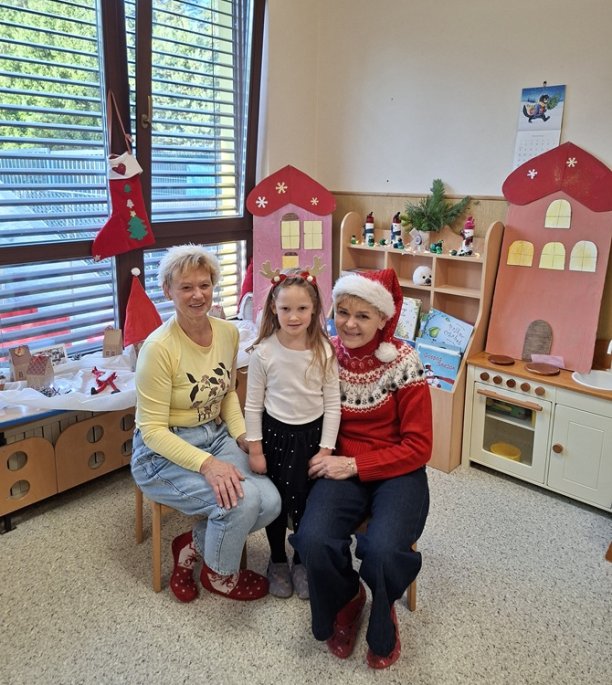 PRAZNIČNA PEKA Z BABICAMA