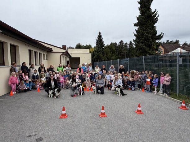 KUŽKI NA OBISKU V VRTCU ZREČE