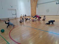 TELOVADNICA POLNA SMEHA IN GIBANJA