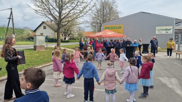 FOLKLORNA SKUPINA PASTIRČKI NA JURIJEVEM VRTNEM SEJMU